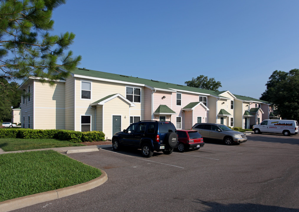 Enclave at Pine Oaks Apartments in DeLand, FL - Building Photo