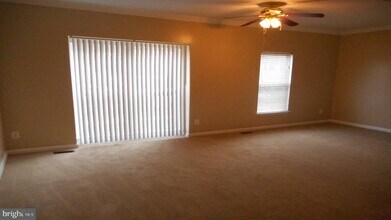 8085 Horseshoe Cottage Cir in Lorton, VA - Building Photo - Building Photo