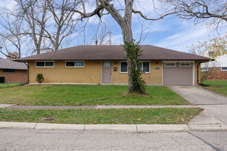 5701 Rousseau Dr in Dayton, OH - Building Photo - Building Photo