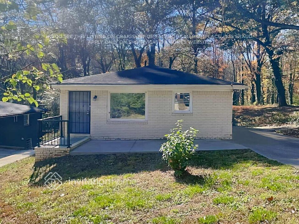 2434 Main St NW in Atlanta, GA - Foto de edificio