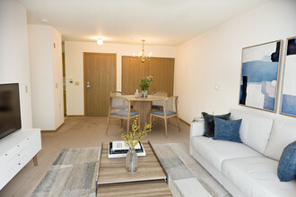 Meadows of Auburn Hills Senior Community in Auburn Hills, MI - Building Photo - Building Photo