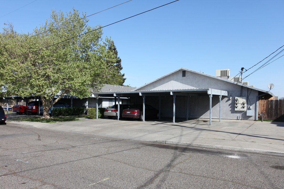 921 Wakefield Rd in Turlock, CA - Building Photo