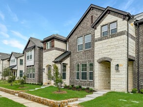 Villas at Bardin in Grand Prairie, TX - Foto de edificio - Building Photo