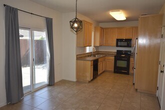 1564 Blue Beaver Way in Roseville, CA - Building Photo - Building Photo