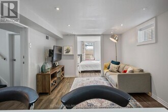 19 Guild Hall Dr in Toronto, ON - Building Photo - Building Photo