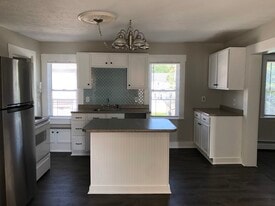 105 Common St, Unit 3 in Saco, ME - Building Photo
