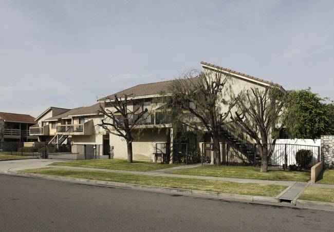 8161 8th St in Buena Park, CA - Foto de edificio - Building Photo