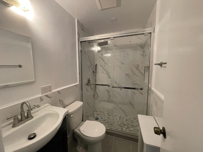 266 Jericho Tpke in Mineola, NY - Building Photo - Building Photo