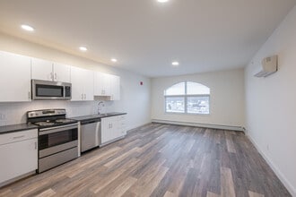 11 Park Street Apartments in Essex Junction, VT - Foto de edificio - Interior Photo