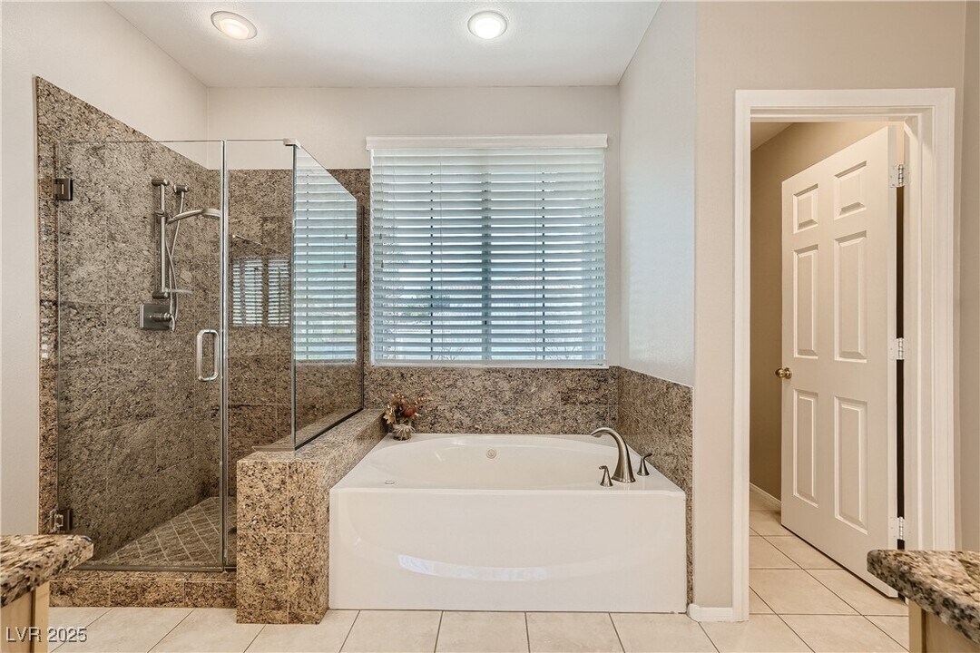 1824 Summit Gate Ln in Las Vegas, NV - Building Photo