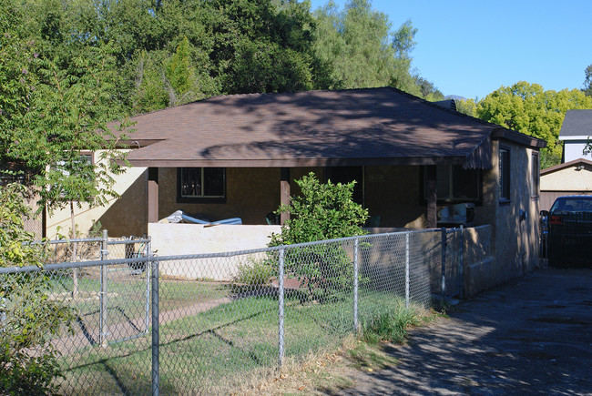 508-508A Lion St in Ojai, CA - Foto de edificio - Building Photo