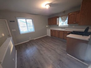 7710 W Green Tree Rd in Milwaukee, WI - Building Photo - Building Photo