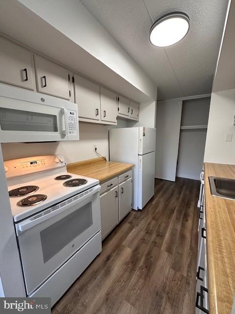 property at 1402 Valley Dr