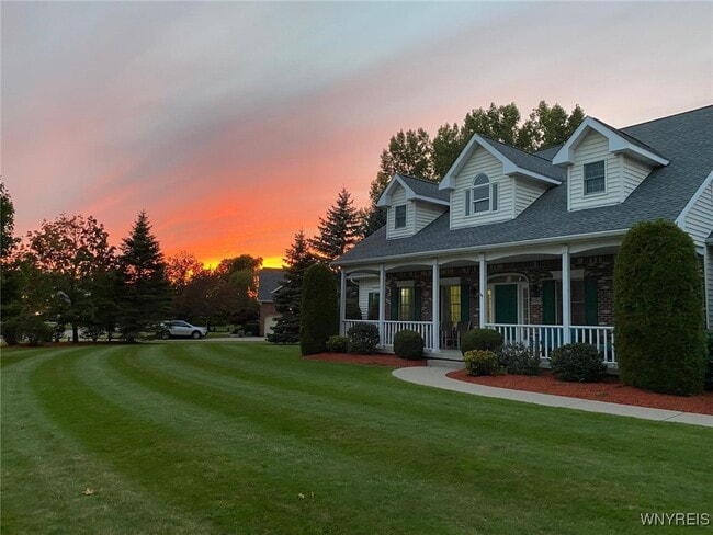 8350 Manchester Park Dr in East Amherst, NY - Building Photo - Building Photo