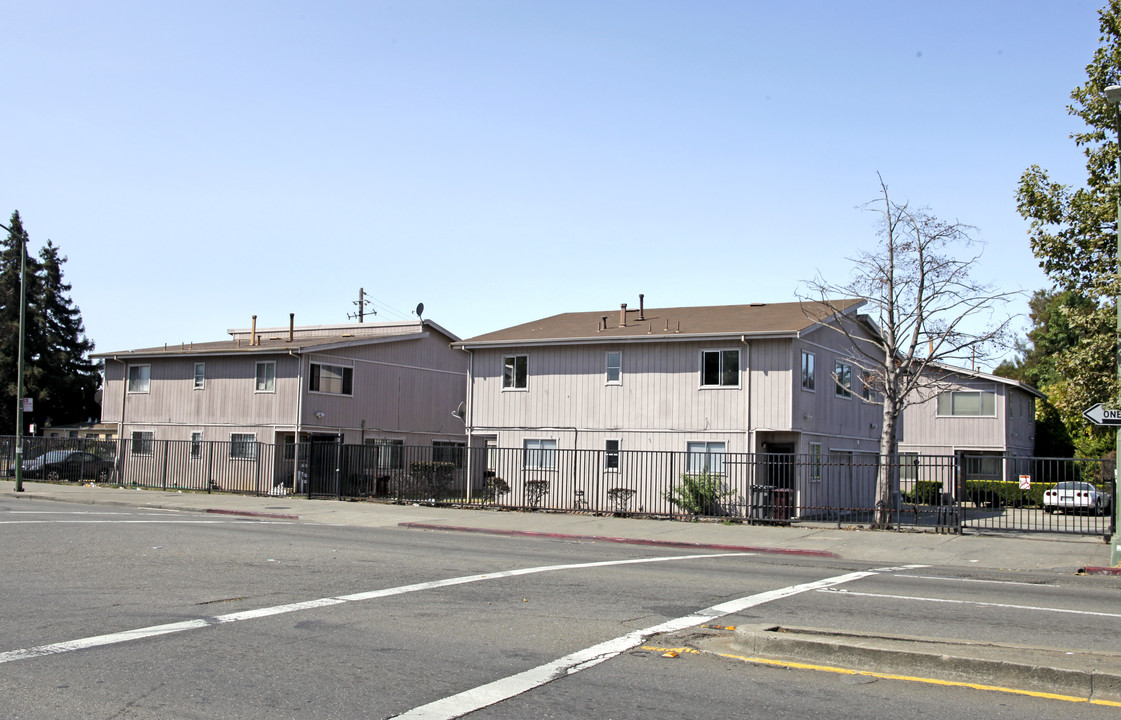 8339-8347 International Blvd in Oakland, CA - Building Photo