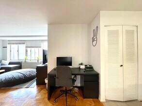922 24th St NW, Unit 209 in Washington, DC - Building Photo - Building Photo
