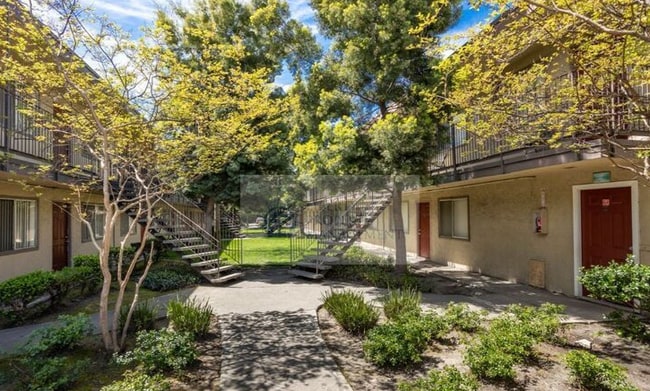 6131 Gettysburg Pl in Stockton, CA - Foto de edificio - Building Photo