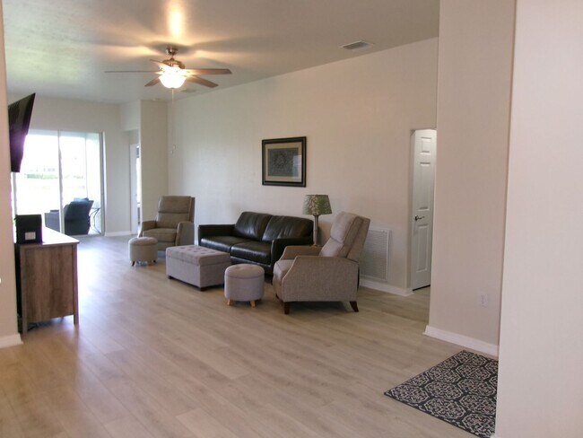 2483 Greendale Pl in Cape Coral, FL - Building Photo - Building Photo