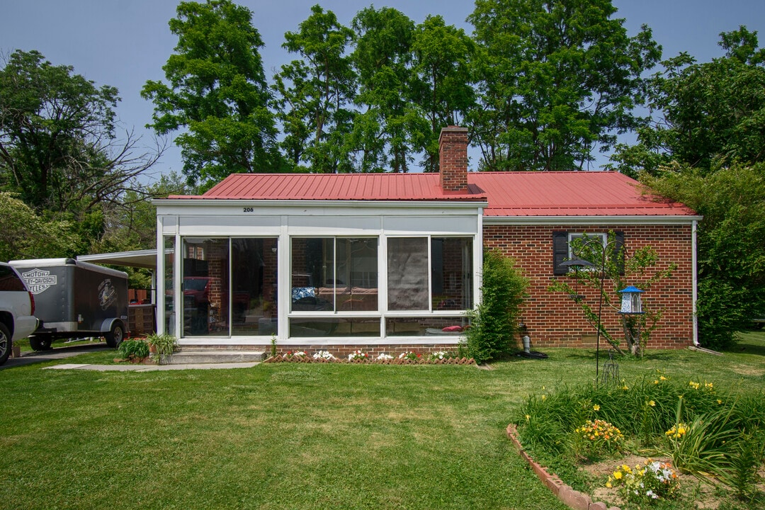206 Broce Dr in Blacksburg, VA - Foto de edificio