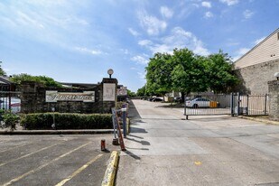 8201 Richmond Ave. in Houston, TX - Building Photo