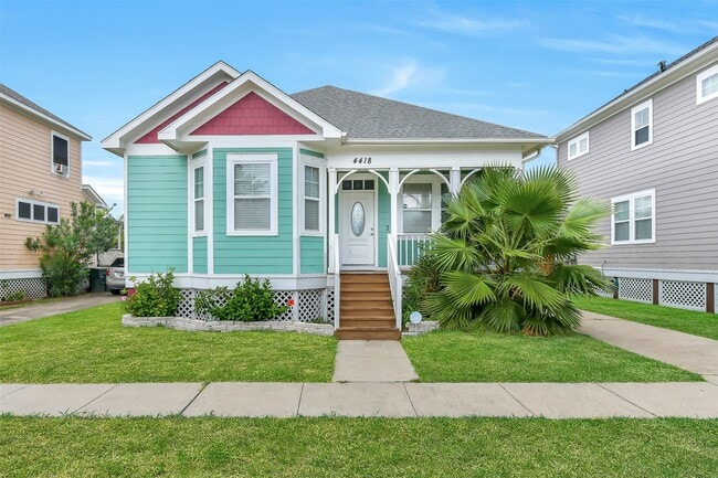 property at 4418 N Live Oaks Cir