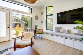 510 Iris St in Redwood City, CA - Foto de edificio - Building Photo