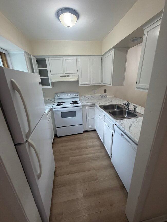 property at 936 Hearthridge Ct