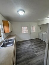 1206 Ashwood Rd in Charleston, WV - Building Photo - Building Photo