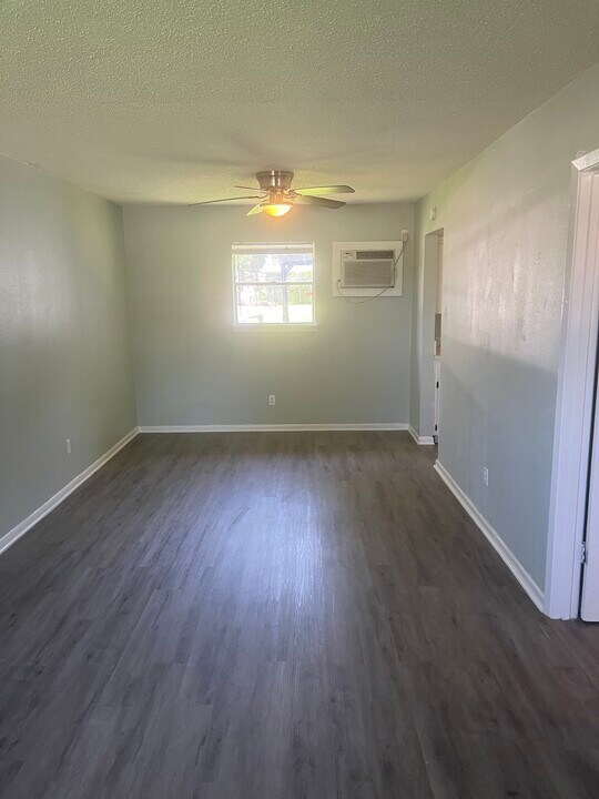 214 E Reagan Ave in Copperas Cove, TX - Building Photo