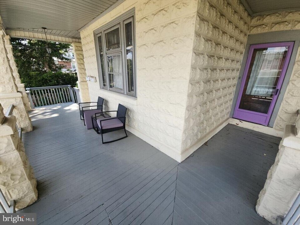 715 Hallowell St in Conshohocken, PA - Foto de edificio