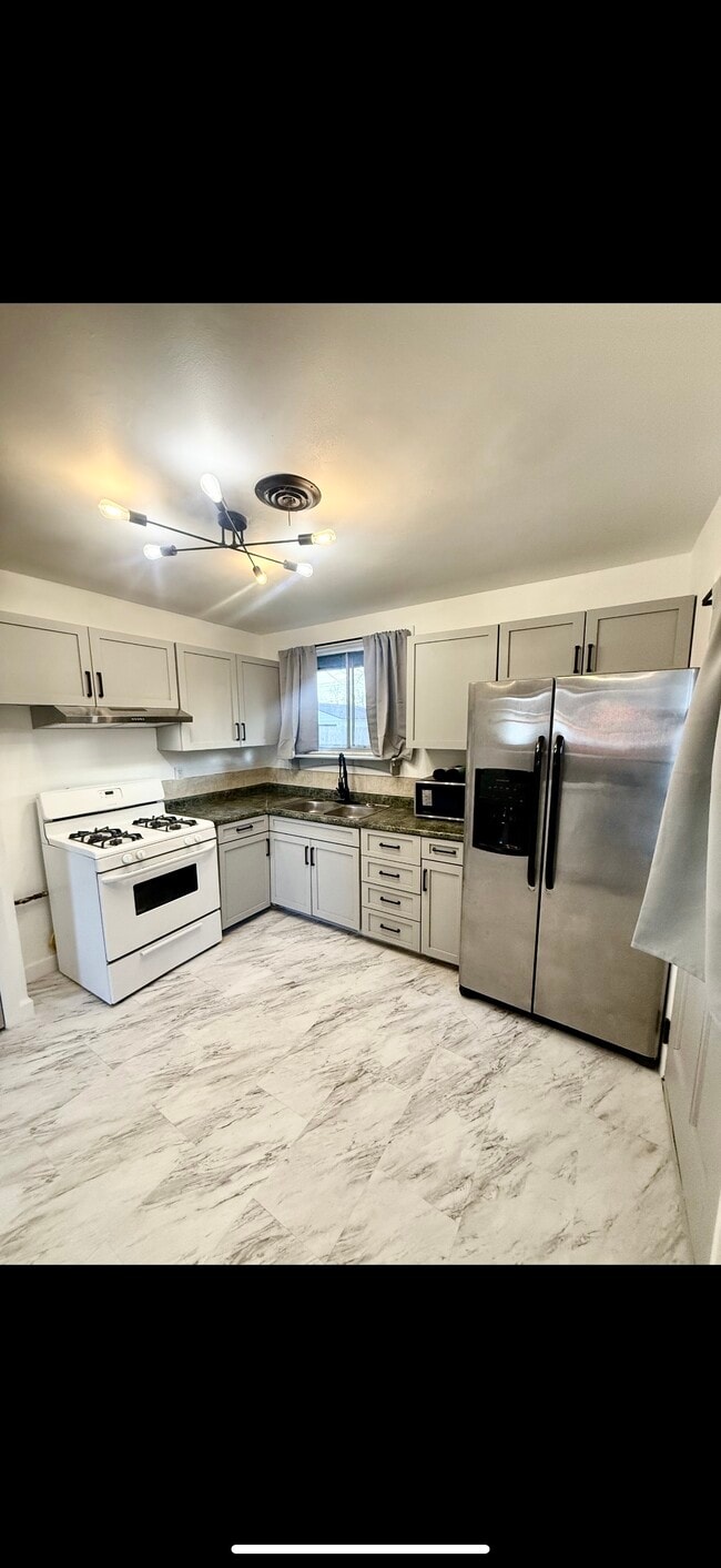 1611 Vilardo Ln in Columbus, OH - Foto de edificio - Building Photo