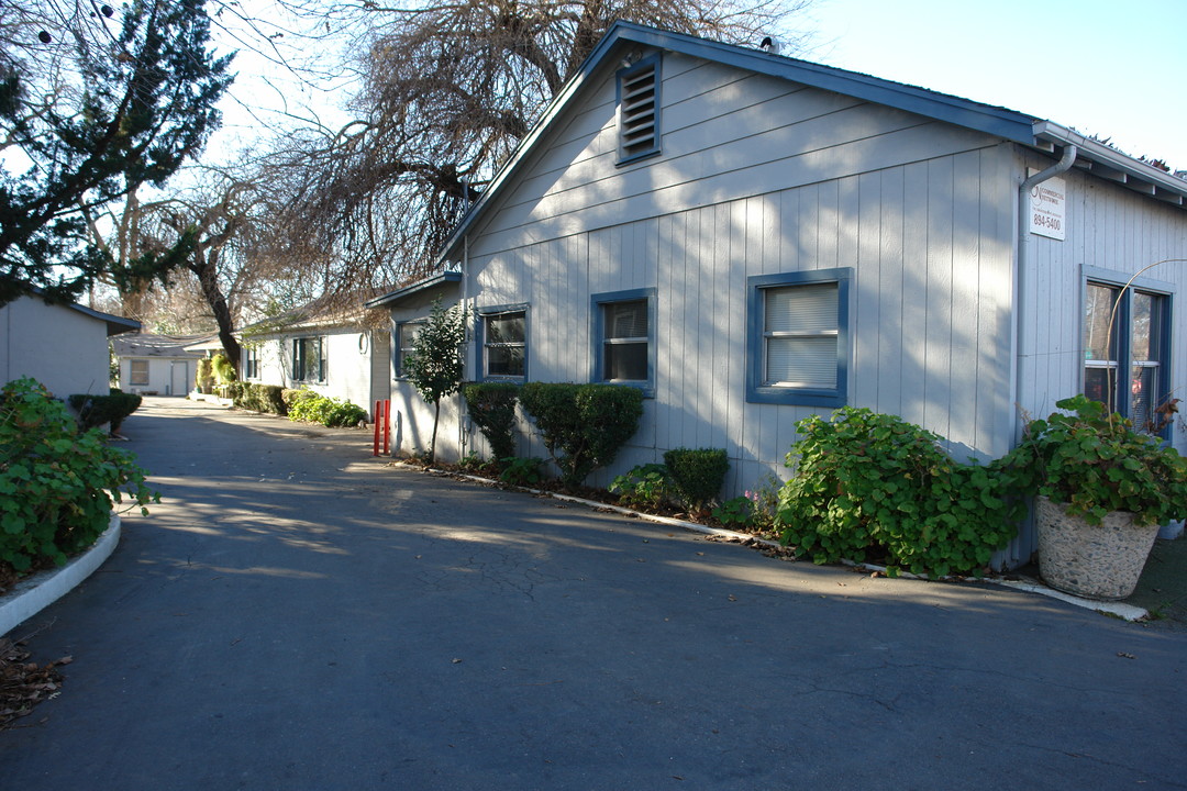 1731 Esplanade in Chico, CA - Foto de edificio