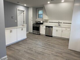 105 Union Ave in New Providence, NJ - Building Photo