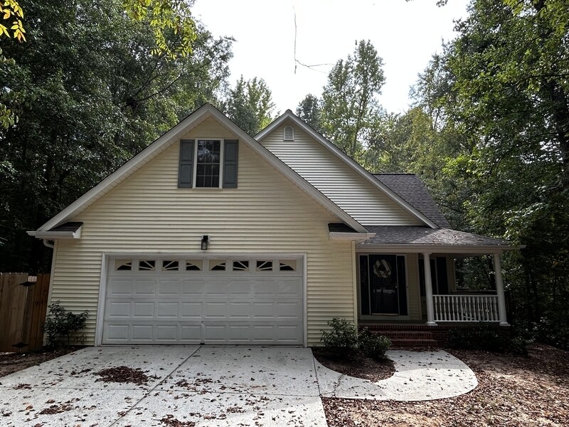 111 Montpelier Dr in Pendleton, SC - Building Photo