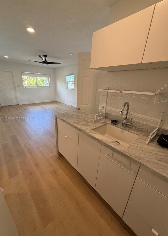 2421 SW 26th Ln-Unit -1 in Miami, FL - Building Photo - Building Photo