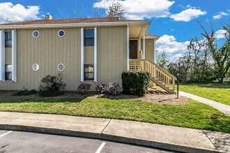 110 Heywood Rd in Arden, NC - Building Photo - Building Photo