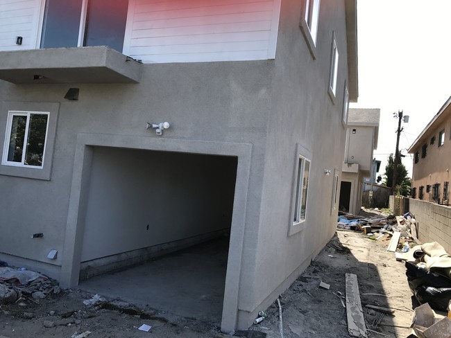 2112 Carmona Ave in Los Angeles, CA - Building Photo - Building Photo