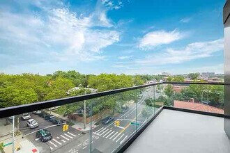 71-28 Parsons Blvd in Fresh Meadows, NY - Building Photo - Building Photo