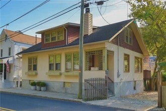 351 Piermont Ave in Piermont, NY - Foto de edificio - Building Photo