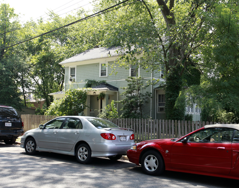 2406 Clyde Ave in Alexandria, VA - Building Photo