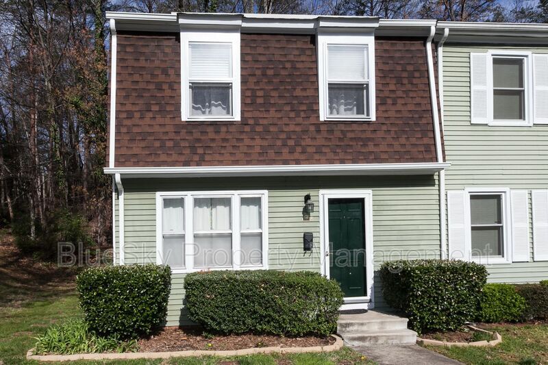 688 Lockesley Terrace in Charlottesville, VA - Building Photo