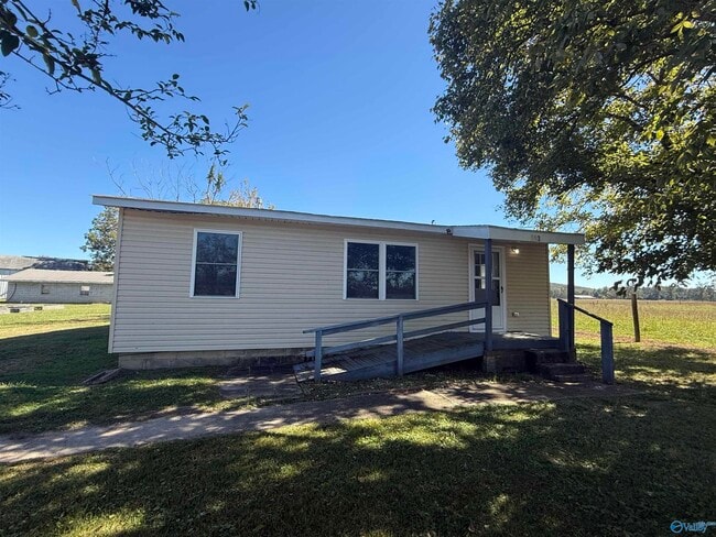 113 Rich Ln in Owens Cross Roads, AL - Foto de edificio - Building Photo