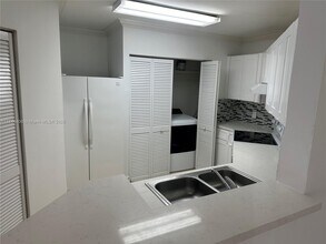 6292 NW 186th St in Hialeah, FL - Building Photo - Building Photo