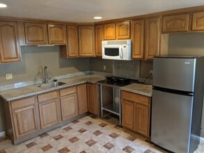 517 Hanover St, Unit InLaw in Daly City, CA - Building Photo - Building Photo