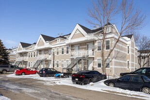 103 Strathaven Dr in Strathmore, AB - Building Photo