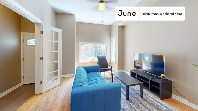 Private bedroom in 3 bed/1 bath Home in Chicago, IL - Building Photo - Building Photo