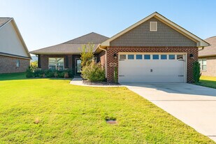 3028 Greenway Cir SE in Owens Cross Roads, AL - Building Photo