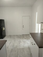 4203 W Maypole Ave in Chicago, IL - Foto de edificio - Building Photo