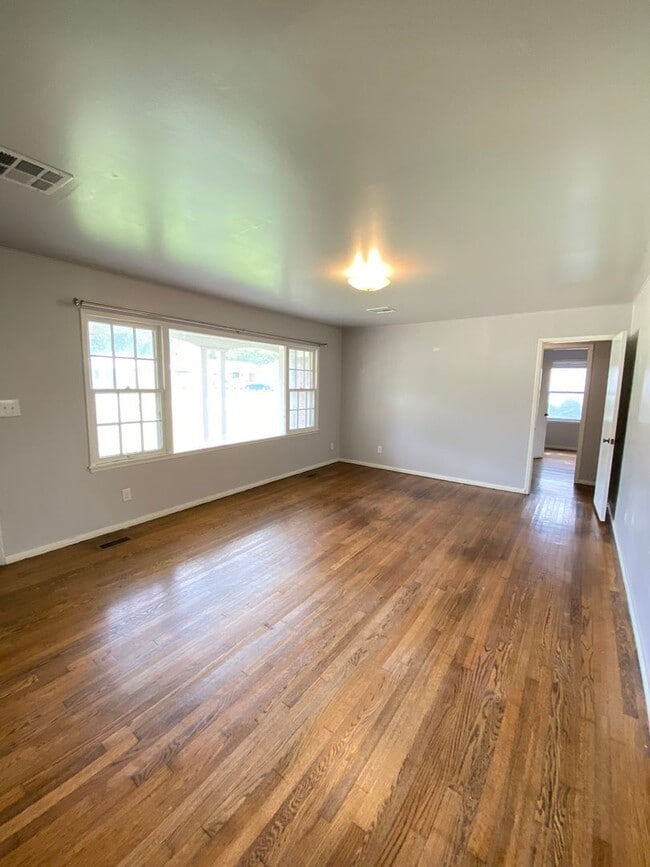 1404 Carlisle Ct in The Village, OK - Building Photo - Building Photo