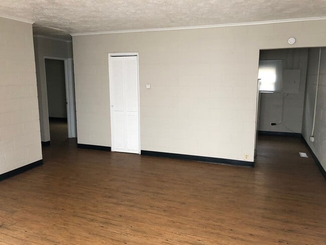Spacious 2BR Apartment on Westside in Indianapolis, IN - Building Photo - Building Photo